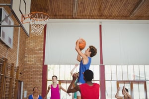 determined-high-school-kids-playing-basketball-Y4WZLXT (1)